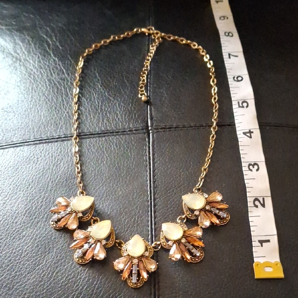 Elegant Gold and Cream Necklace